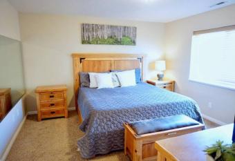 The Slickrock Retreat has rooms with a private hot tub