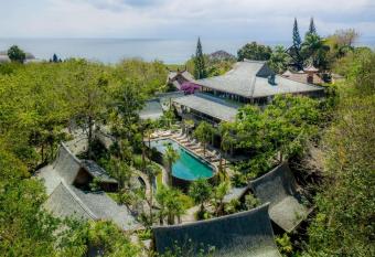 The Asa Maia - Adults Only Resort allows 18 year olds to book a room