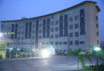 Jacaranda Heights allows 18 year olds to book a room