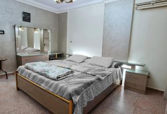 Comfy 2 Bedrooms Apartment in Cairo 98-4 has rooms with a private hot tub