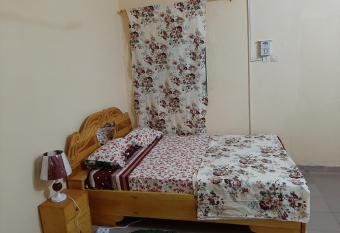 Appartement chambre salon climatis  es, cuisine allows 18 year olds to book a room