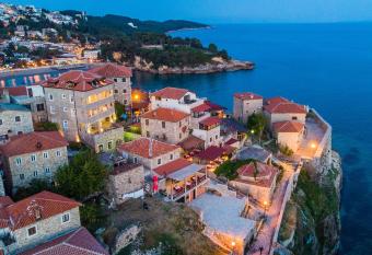 Villa Dulcinea has Balcony rooms