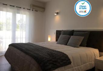 Ahvillas -Cerro Azul allows 18 year olds to book a room