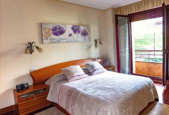 EL ENLACE has Balcony rooms