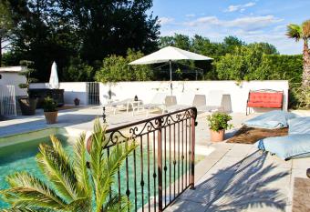 Bastide du Bau Reddoun, chambres d h  tes, maison d artiste en Provence allows 18 year olds to book a room