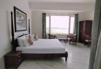 Pichola Lake Retreat has Balcony rooms
