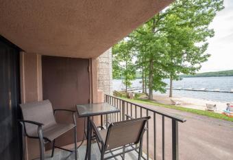 103A Efficiency One Bath has Balcony rooms