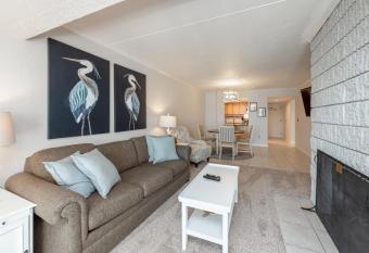 207B One Bedroom One Bath has Balcony rooms