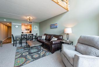 502F Three Bedroom Two Bath has Balcony rooms