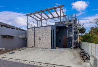                                     --                  8   1   1                     --BBQ--4               --CycloVilla-- has Balcony rooms