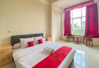 RedDoorz near Universitas Merdeka Malang 2 allows 18 year olds to book a room