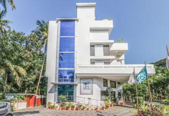 Fort Gate Hotels & Resorts allows 18 year olds to book a room