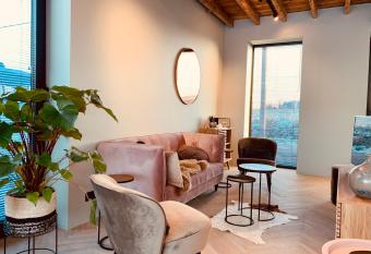 Koekeloeren allows 18 year olds to book a room