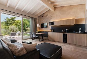 FAVAI HILLS your secret hideaway allows 18 year olds to book a room