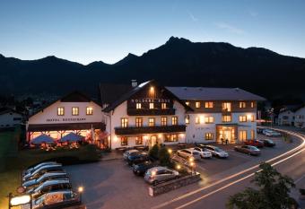 Hotel Goldene Rose allows 18 year olds to book a room