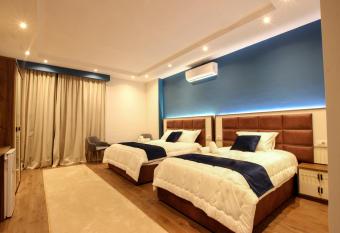 Hotel Vasho has Balcony rooms