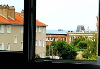 Appt PLAGE allows 18 year olds to book a room