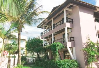 Solar das Flores apto 03 allows 18 year olds to book a room