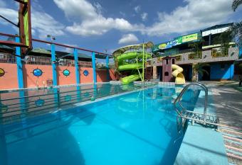 RedDoorz Plus @ Lhexlyn Resort San Narciso allows 18 year olds to book a room