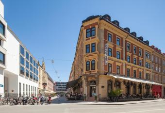 Hotel Central allows 18 year olds to book a room
