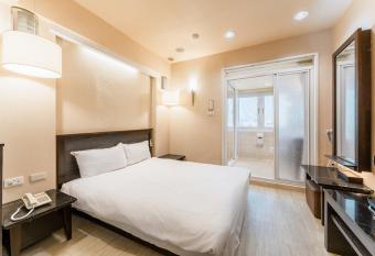 Guide Hotel Kaohsiung Shinkuchan allows 18 year olds to book a room