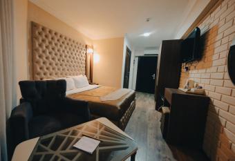 Red Green Hotel allows 18 year olds to book a room