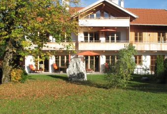 Ferienlandhaus Alpinum has Balcony rooms