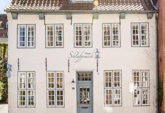 Haus Schlafgemach allows 18 year olds to book a room