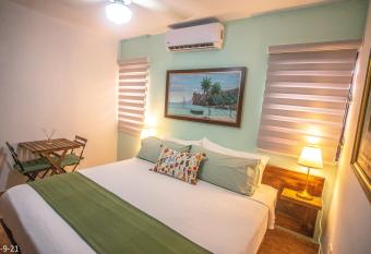 Suite Colonial by Cristi allows 18 year olds to book a room
