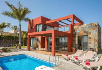 Las Terrazas Villa 3 allows 18 year olds to book a room