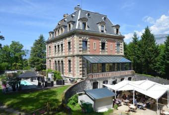 le ch  teau des ar  nes allows 18 year olds to book a room