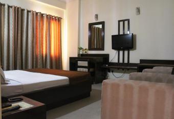 Hotel Maiden Residency allows 18 year olds to book a room