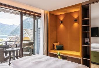 POST AM SEE allows 18 year olds to book a room