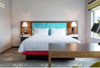 Hampton Inn & Suites Marshfield has Balcony rooms