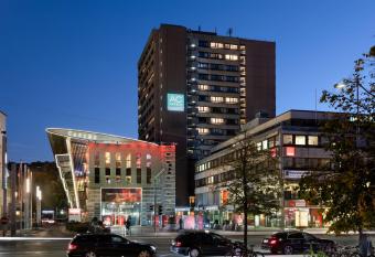 AC Hotel by Marriott Innsbruck allows 18 year olds to book a room