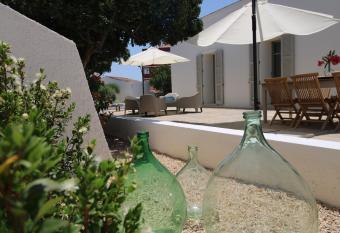 Dimora Ferralasco allows 18 year olds to book a room