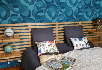 A l Ecole Buissonni  re allows 18 year olds to book a room