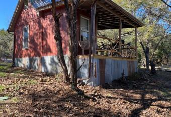 The Cowboy Cabin has Balcony rooms
