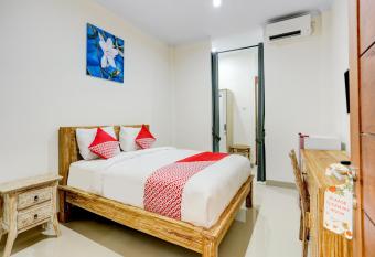 SUPER OYO 90232 March 67 Stay allows 18 year olds to book a room