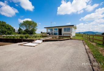 Peria Hills Cottage has Balcony rooms