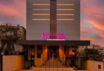 Regenta Inn Jaipur, Adarsh Nagar allows 18 year olds to book a room