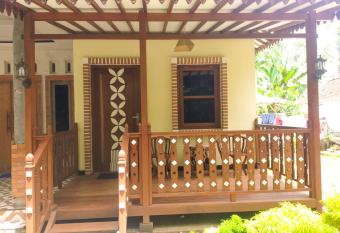 Anang Bed & Breakfast Syariah by Ndalem Beong has Balcony rooms