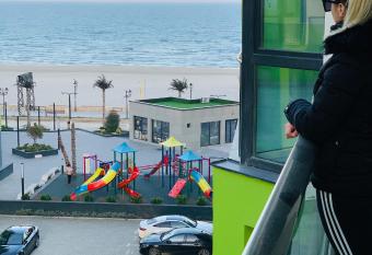 Apartamentele Select Alezzi Beach Resort has rooms with a private hot tub