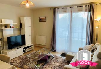 Le Micy - joli T2 + Parking allows 18 year olds to book a room