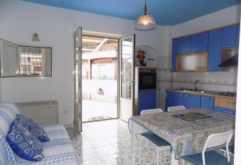 Maison Poppy has Balcony rooms