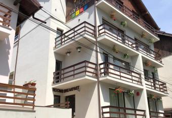 Vila LOFT CUBE allows 18 year olds to book a room