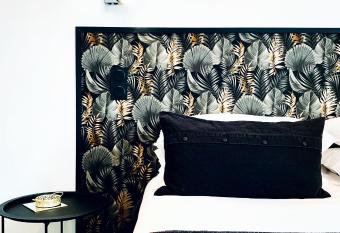 LE TOUQUET For  t Suite/Studette au sein d une Villa contemporaine allows 18 year olds to book a room