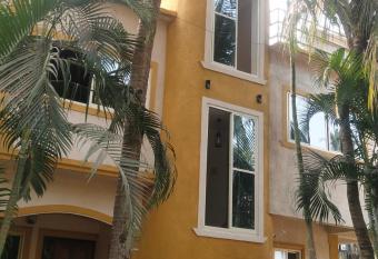 Rosean Homestay Self Service Apartments has Balcony rooms