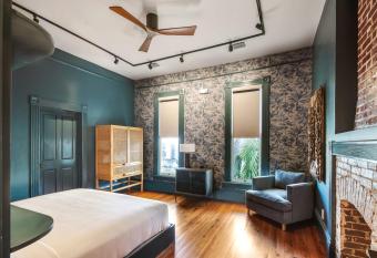 Blue Room at The Grand Maloney has Balcony rooms