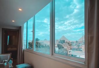 Nine Pyramids View Hotel has rooms with a private hot tub